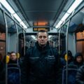 Ile zarabia kanar? Zarobki kontrolerów biletów w Polsce