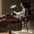 DeLonghi zablokowany młynek – regulacja i czyszczenie