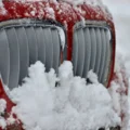 Jak zabezpieczyć auto zimą bez budowy murowanego garażu?